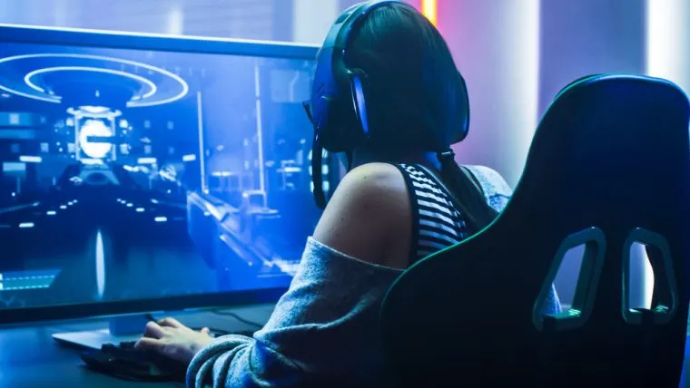 jeune femme jeu vidéo